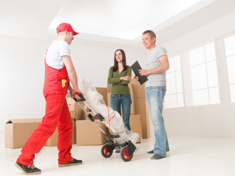 Moving truck covering Sutton and nearby South London areas
